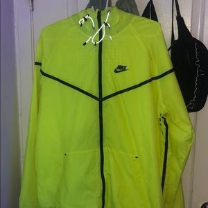 NIKE TECH WINDBREAKER